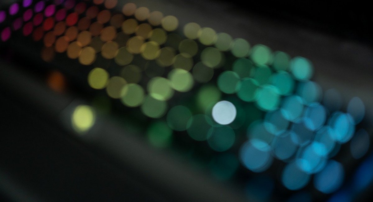 A blurry image of a keyboard
